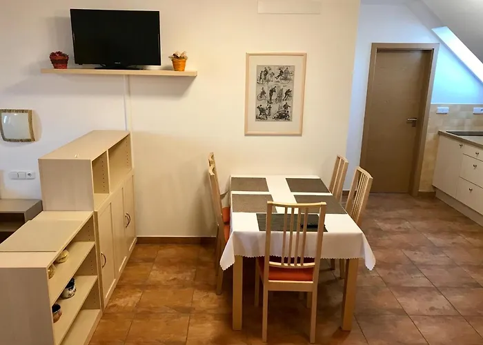 Kolo بيت ضيافة Prostredni Svince